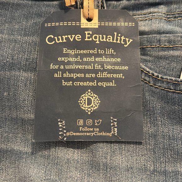 Women’s Plus Shorts  24W - Picture 3 of 9